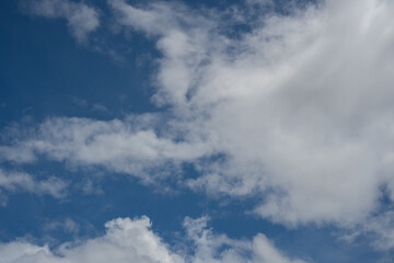 Fototapeta premium Widespread hazy white clouds partially covering a blue sky