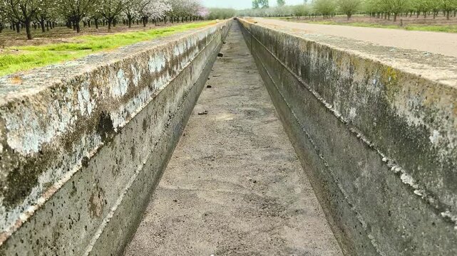 Acueducto sin agua para regad&iacute;o por sequ&iacute;a y falta de abastecimiento h&iacute;drico 
