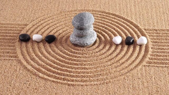 Japanischer ZEN Garten der Meditation und Entspannung f&uuml;r K&ouml;rper, Geist und Seele mit Sand und Yin Yang Steinen in Rotation