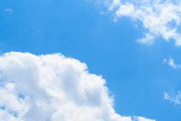 夏の晴れた日の空