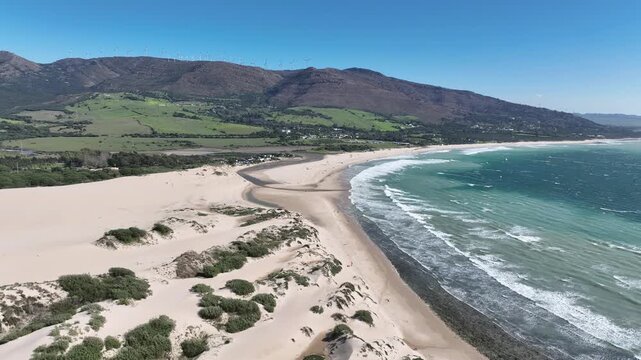 vista de la bonita playa virgen de Valdevaqueros en el municipio de Tarifa, Andaluc&iacute;a	