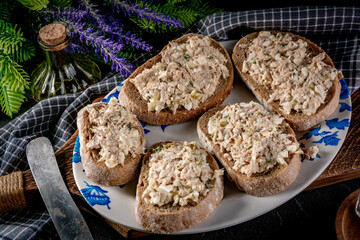 Sandwich with tuna paste and eggs.