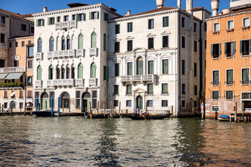 Naklejka premium Houses and palaces seen from a motorboat cruise along the Grand Canal in Venice
