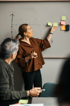 Businesswoman doing brainstorming session with colleagues at office