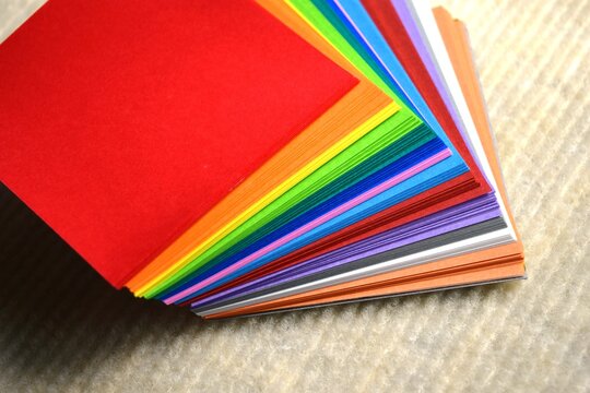 カラフルな折り紙