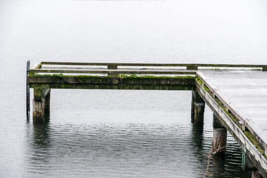 USA, WA, Seattle, Seward Park.  Empty pier jutting into Lake Washington.