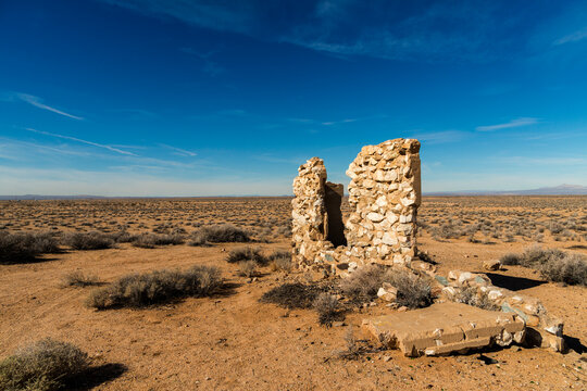 USA, CA, Barstow.  Ruins of old farmhouse in the desert beside Hwy 56.
