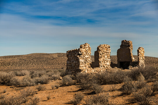 USA, CA, Barstow.  Ruins of old farmhouse in the desert beside Hwy 56.