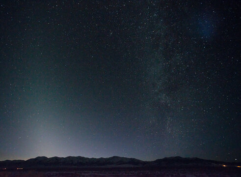 USA, NV, Austin.  Starry night sky above Spencer Hot Springs in the Toiyabe and Toquima mountains