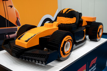 Fototapeta premium LEGO McLaren Formula 1 race car model with driver figure display. Toronto, Canada - February 18, 2026.