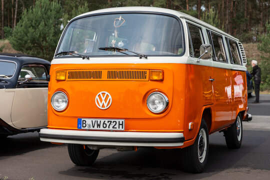 LINTHE, GERMANY - JUNE 08, 2025: Classic orange and white Volkswagen Type 2 T2 microbus, 1972. Die oldtimer show.