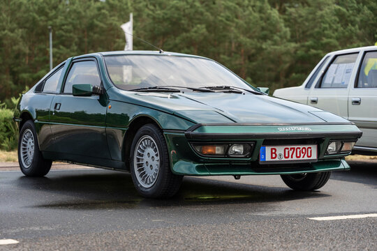 LINTHE, GERMANY - JUNE 08, 2025: Iconic sports coupe Matra Murena (circa 1980s). Die oldtimer show.