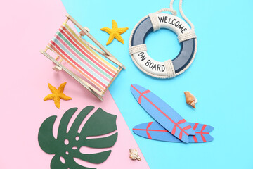 Obraz premium Seashells, decorative deckchair, lifebuoy and surfboards on color background