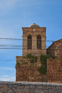 The Temple of Santa B&aacute;rbara stands on the southern side of Santa B&aacute;rbara Square in the city of Ilave, El Collao Province, in the Puno region. This mestizo-style church, built entirely of stone, has a 