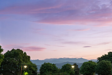 公園から見る夕暮れの丹沢山系