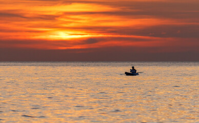 Obraz premium A man is in a kayak on a lake
