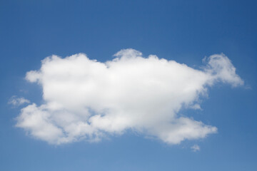 Obraz premium beautiful shape nature white cloud in clear blue sky, nature and background concept.