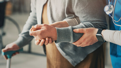 Elderly patient with difficulty walking