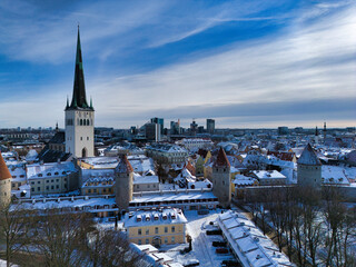 Obraz premium Drone View of Winter Tallinn Old Town and St. Olaf’s Church