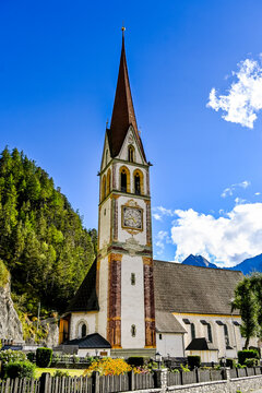 L&auml;ngenfeld, Dorf, Kirche, Oberl&auml;ngenfeld, &Ouml;tztal, S&ouml;lden, Tirol, Blumen, Landwirtschaft, Wanderweg, Fischbach, Berge, Sommer, Herbst,  &Ouml;sterreich