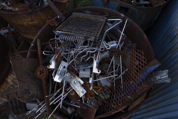 鉄工所のゴミ捨て場,鉄屑置き場