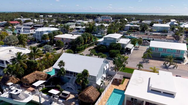 fast low flight over houses and boats in islamorada florida