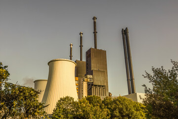 W&auml;rmekraftwerk mit K&uuml;hlt&uuml;rmen in Berlin