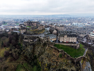 Fototapeta premium Drone shot of Edinburgh Castle in Edinburgh, Scotland, United Kingdom