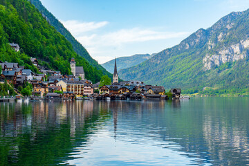 miasto n ad jeziorem © Grzegorz