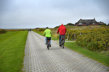 Fototapeta premium Radfahren auf der Insel Langeoog