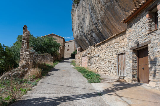 Casas de bajo de la balma de Abella de la Conca, Pallars Lluss&agrave;, Lleida