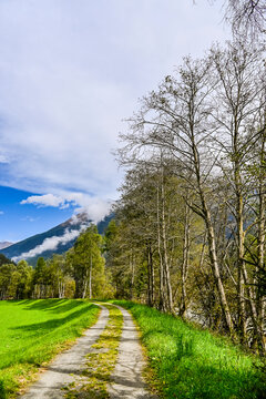 L&auml;ngenfeld, &Ouml;tztaler Ache, Fluss, Uferweg, &Ouml;tztal, Wanderweg, Tal, Tirol, Berge, Wald, Landwirtschaft, S&ouml;lden, Herbst, Sp&auml;tsommer, &Ouml;sterreich