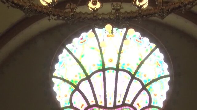 Cinematic perspective: Zoom-out reveal of the historic Novi Sad Synagogue interior