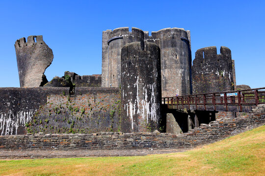 CAERPHILLY CASTLE SOUTH WALES UNITED KINGDOM: Caerphilly Castle (Welsh: Castell Caerffili) is a medieval fortification in Caerphilly in South Wales.