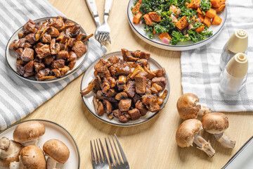 Obraz premium Marinated steak tips with mushrooms. Beef dinner dish