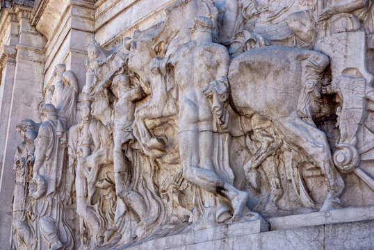 Monumento Nacional a V&iacute;ctor Manuel II (Vittoriano) o Altar de la Patria y Plaza Venecia en Roma, Italia. Arquitectura y monumentos de Roma. Paisaje urbano de Roma.