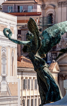 Monumento Nacional a V&iacute;ctor Manuel II (Vittoriano) o Altar de la Patria y Plaza Venecia en Roma, Italia. Arquitectura y monumentos de Roma. Paisaje urbano de Roma.