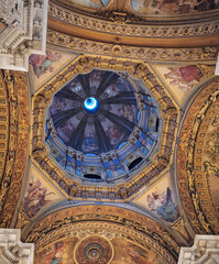 Obraz premium Ornate Cathedral Dome Interior