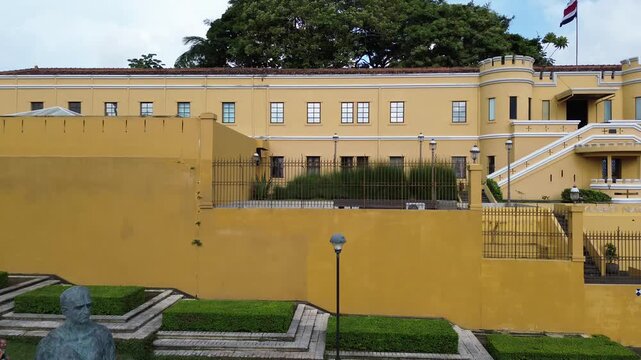 Museo del Oro Precolombino in San Jos&eacute;, Costa Rica &ndash; Yellow Building Exterior
