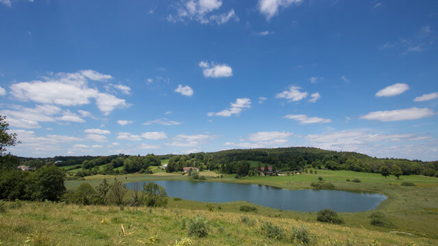 Le lac &agrave; la Dame (ou lac de Foncine) est un petit lac du d&eacute;partement du Jura situ&eacute; sur la commune de Foncine-le-Bas 