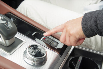 電動パーキングブレーキの操作イメージ