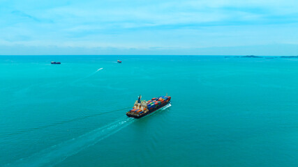 Obraz premium Aerial view of the freight shipping transport system cargo ship container. international transportation Export-import business, logistics, transportation industry concepts 