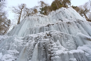 長野県南牧村、湯川渓谷の氷柱群 © ATbonobo