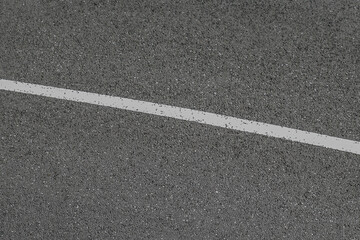 Fototapeta premium Ligne blanche sur asphalte 