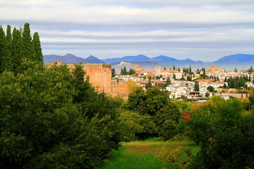 Obraz premium Alhambra Palace and Fortress Overlooking Granada, Spain