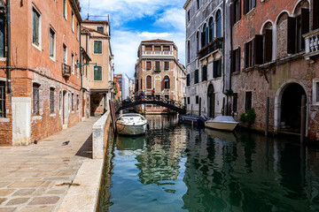Fototapeta premium View of the canals of Venice (Italy)