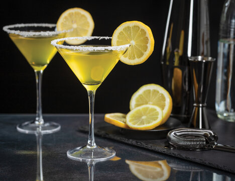 Lemon drop martini with sugar rim and lemon slice