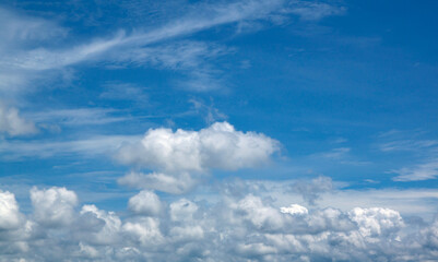 Obraz premium blue sky white clouds