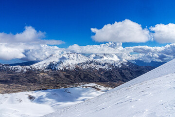Obraz premium The scenic views of Eren Dağı (2744 m) and the climbers on a snowy day near Antalya, Turkey.