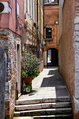 Fototapeta premium View of the narrow streets and alleys of Venice (Italy)